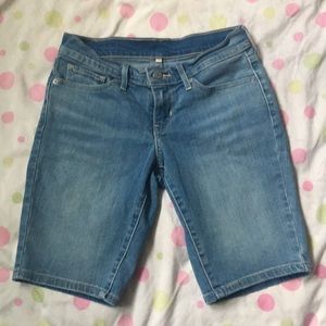 LEVI STRAUSS & CO. BERMUDA SHORTS